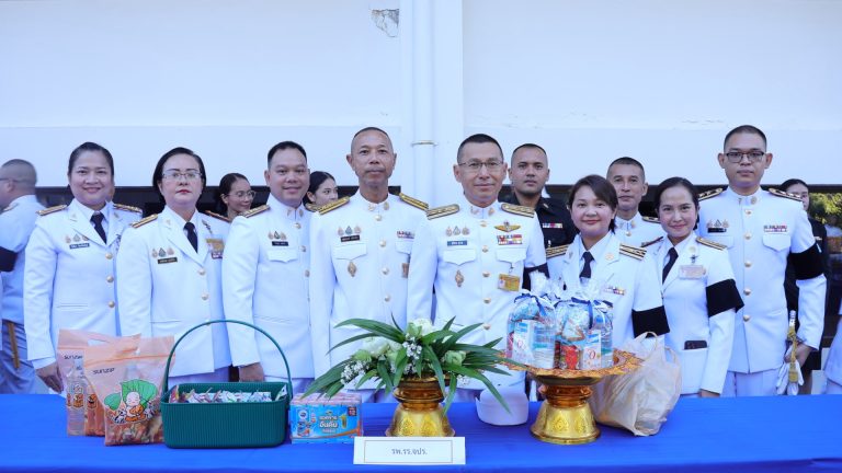 รพ.รร.จปร. ร่วมพิธีบำเพ็ญกุศลและตักบาตรพระสงฆ์ เพื่อถวายเป็นพระราชกุศล ครบ ๑ ปี วันสวรรคต สมเด็จพระนางเจ้าสิริกิติ์ พระบรมราชินีนาถ พระบรมราชชนนีพันปีหลวง